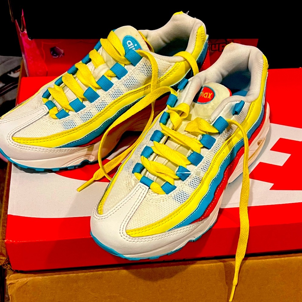 Like New! Nike Air Max Youth Size 4